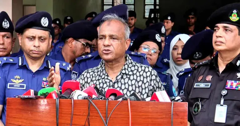 কথা বলছেন জাহাঙ্গীর আলম চৌধুরী